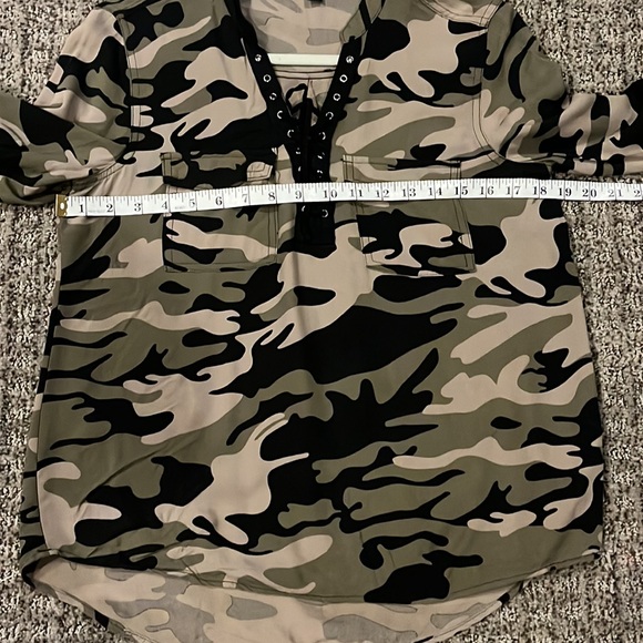 Rock & Republic Women Green Camo Lace up Pullover Shirt size Small - Picture 6 of 8
